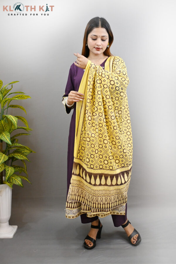Kloth Kit Classy Wine Long Gown Set with Multi Dupatta - Image 2