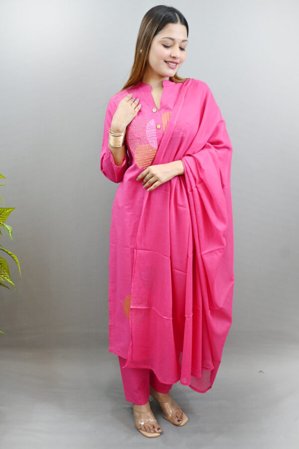 Kloth Kit Pink Embroidered Kurti Dupatta Set
